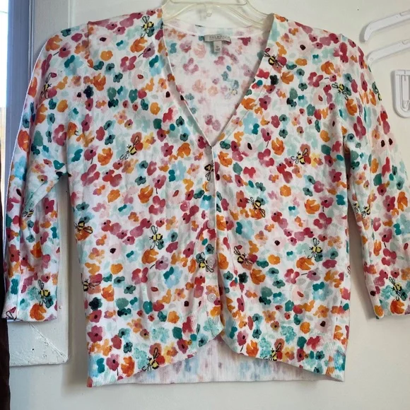 Flowered patterned blouse. - Picture 2 of 5